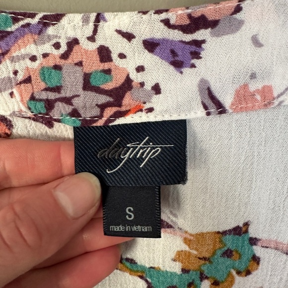 Day trip Floral V-Neck Women's Top - Picture 4 of 6